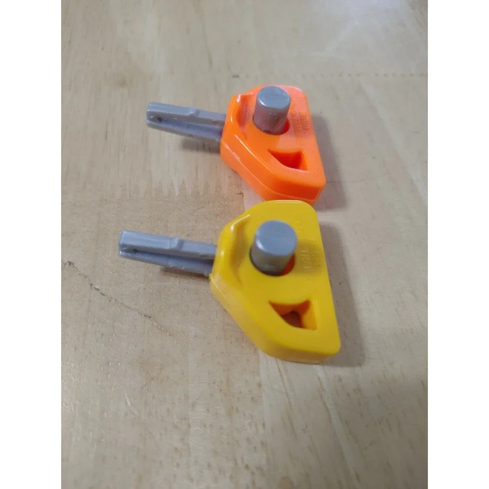 Hot Wheels Monster Trucks Mighty Minis Launcher Keys Replacement Lot of 2 1:87